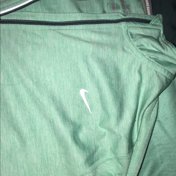Nike pullover - Picture 2 of 3